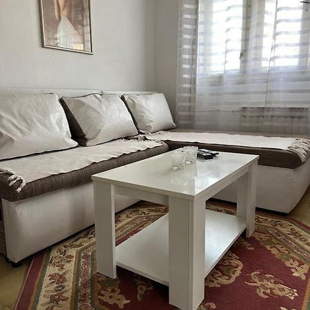 Day & Night Apartment Ćuprija Buitenkant foto
