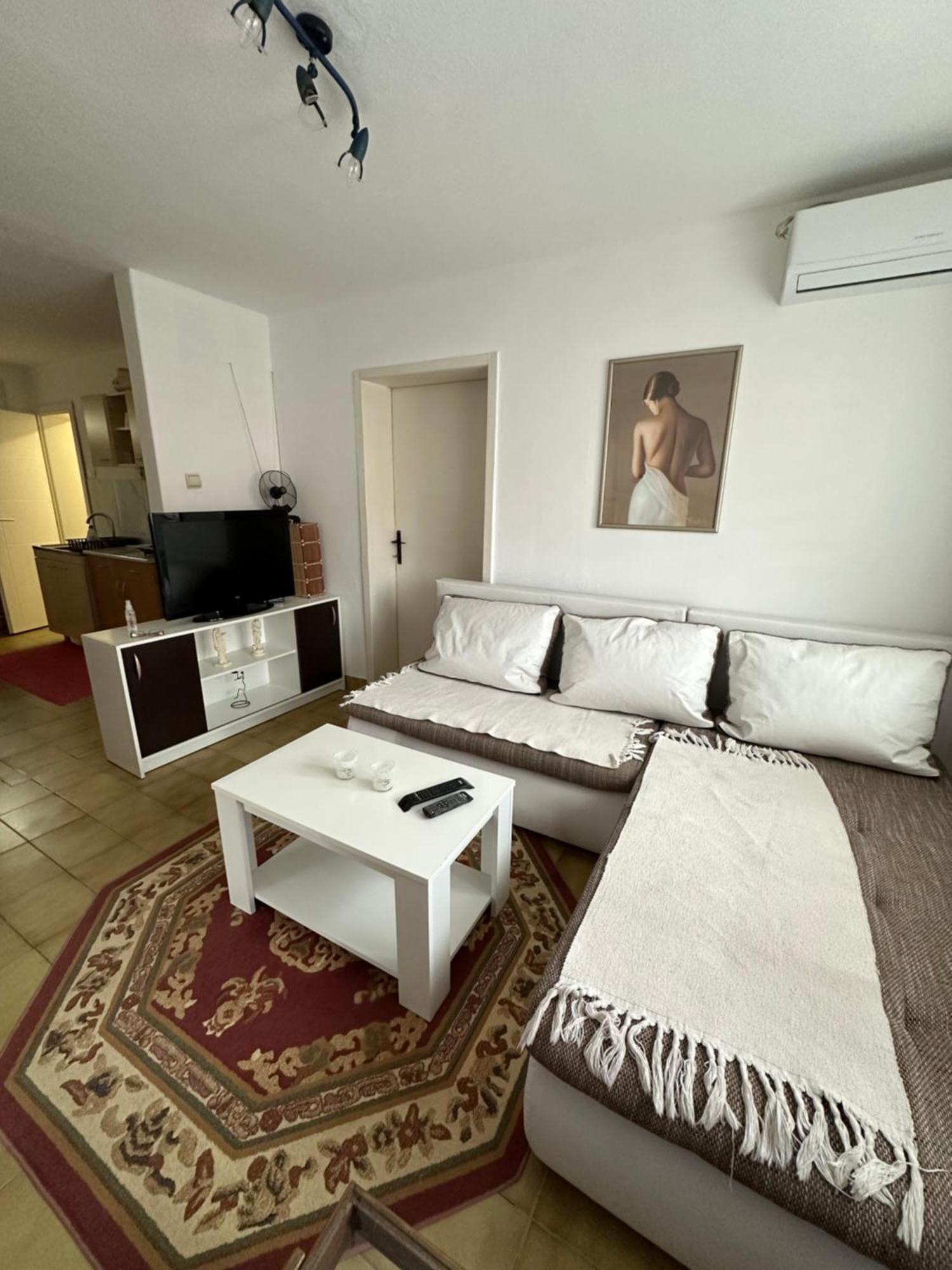 Day & Night Apartment Ćuprija Buitenkant foto