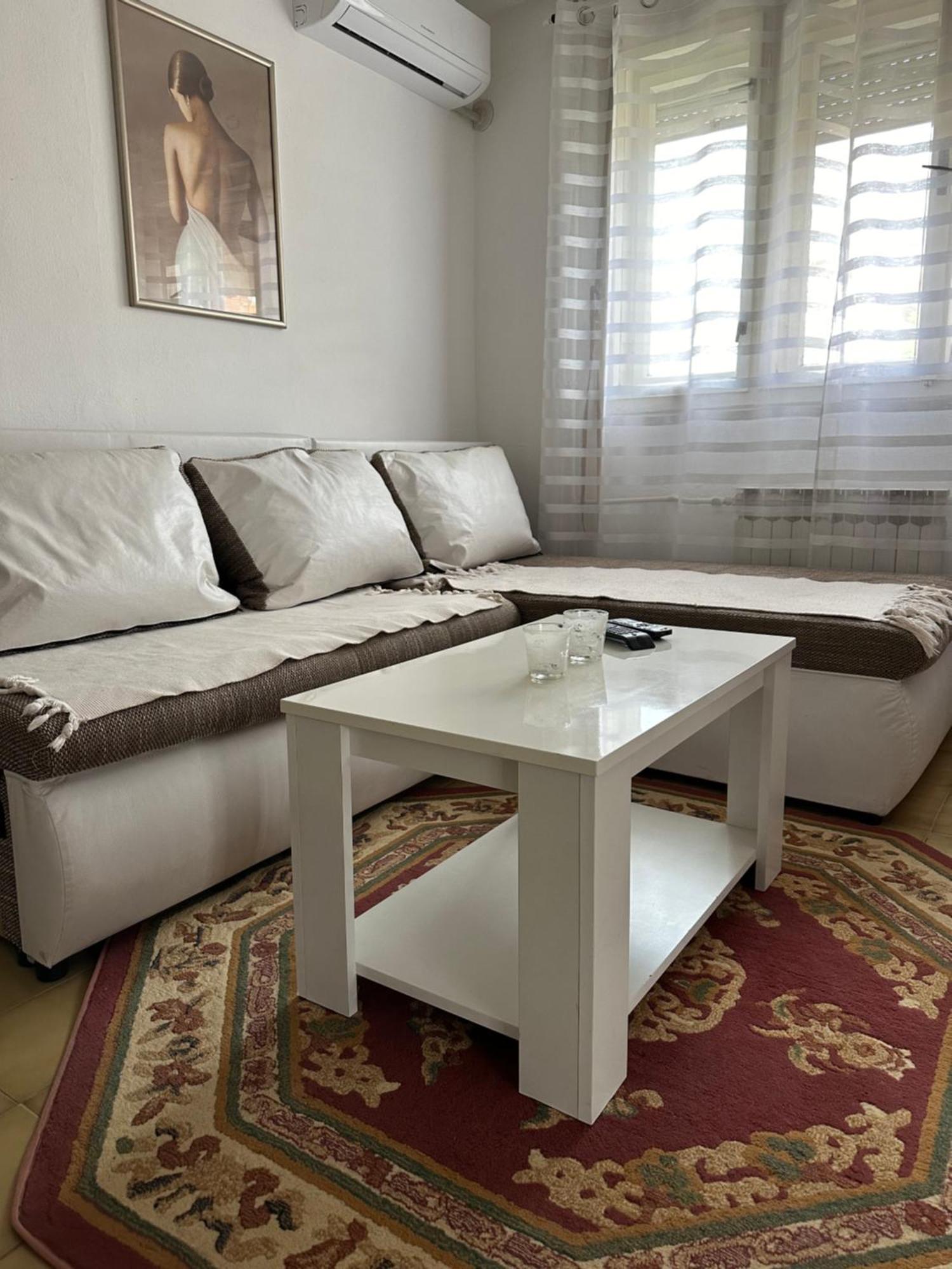 Day & Night Apartment Ćuprija Buitenkant foto